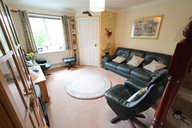 QW Lounge Area i.JPG