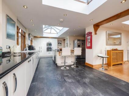 Extended Modern Bungalow in North Walsham With Annex, Log Cabin and Completely Private Plot.