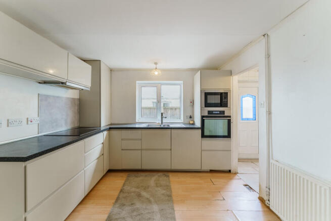 3 bed Semi-Detached for sale Image 3