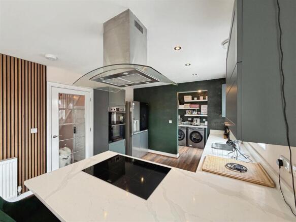 4 bed Detached for sale Image 7