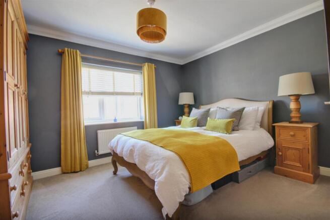 4 bed Detached for sale Image 9