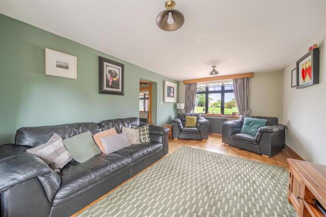 Worcester Road, Harvington, Kidderminster photo 4