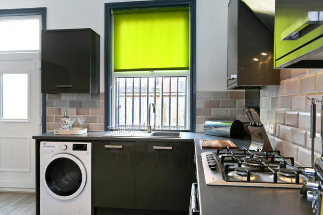5 bed Terraced to rent Image 6