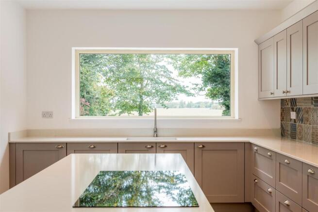 8313405-interior05.jpg