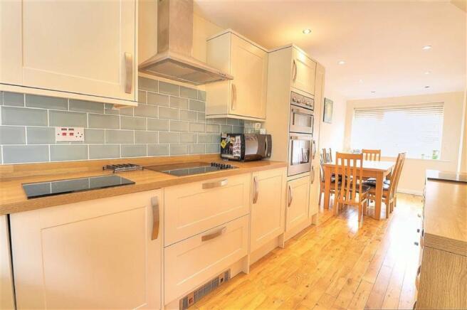 Kitchen/Dining Room: