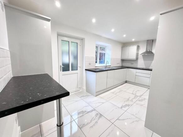 3 bed Terraced for sale Image 11