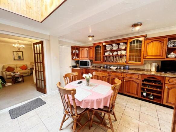 Kitchen 3.jpg
