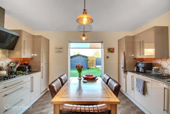 Kitchen/Dining