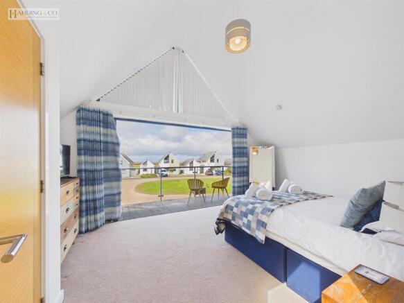bedroom 1 (2).jpg
