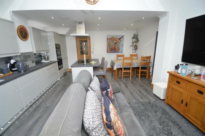 KITCHEN/ FAMILY ROOM