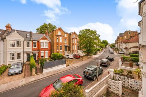 Onslow Road,
Richmond, TW10