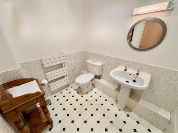 2 bed Flat for sale Image 8