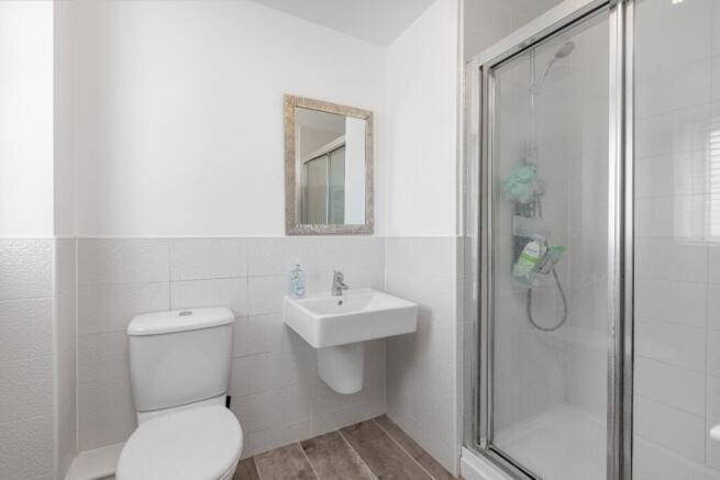 4 bed Detached for sale Image 9