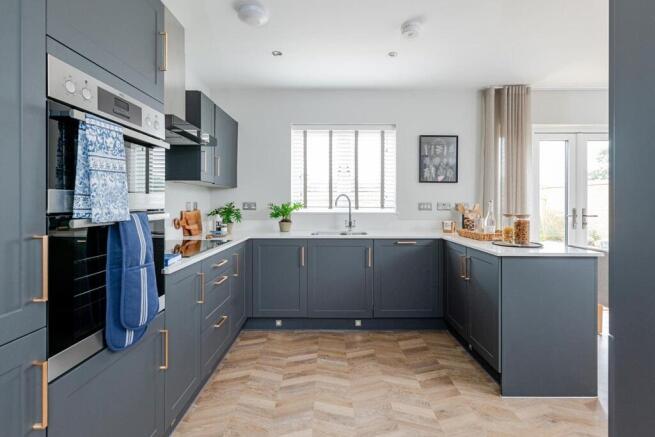 5 bed Detached for sale Image 4