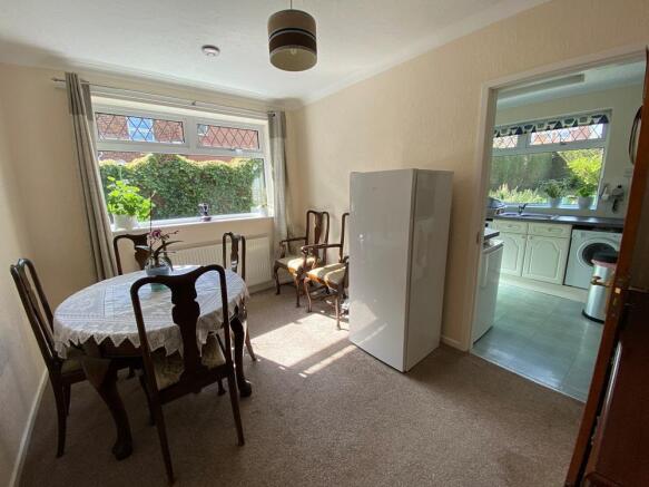 DINING ROOM.JPG