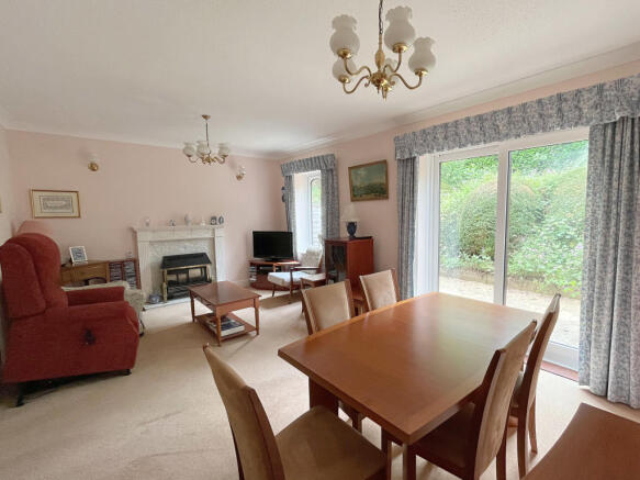 LIVING/DINING ROOM