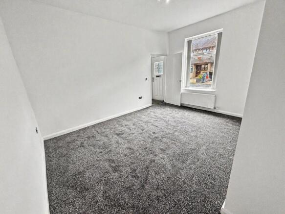 2 bed Terraced to rent Image 4