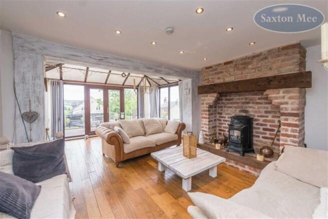 OPEN PLAN LOUNGE/GARDEN ROOM
