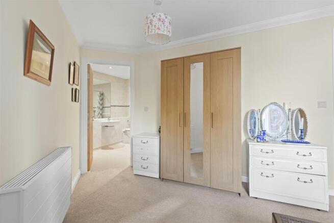 2 bed Apartment for sale Image 11