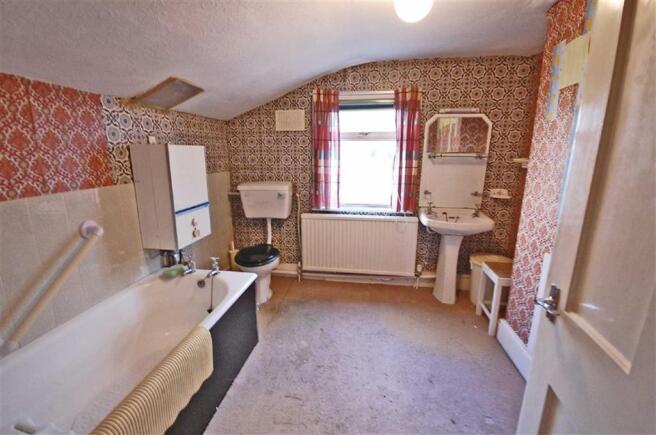 FAMILY BATHROOM
