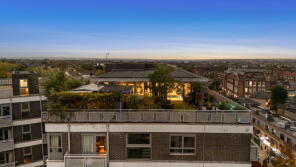 701, 9 Courtenay House, New Park Road, London SW2 4DP