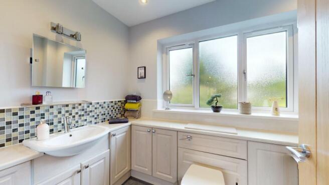 EN SUITE SHOWER ROOM