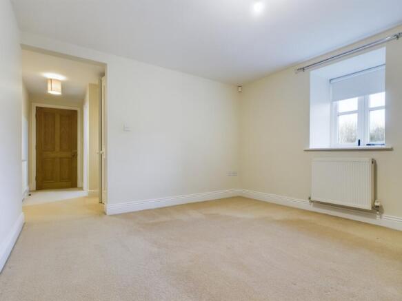 5 bed Semi-Detached to rent Image 11