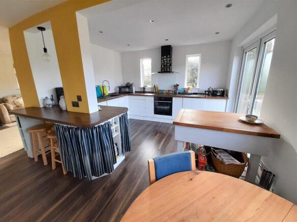 Kitchen/Breakfast Room