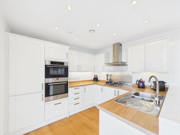 3 bed Town House for sale Image 7