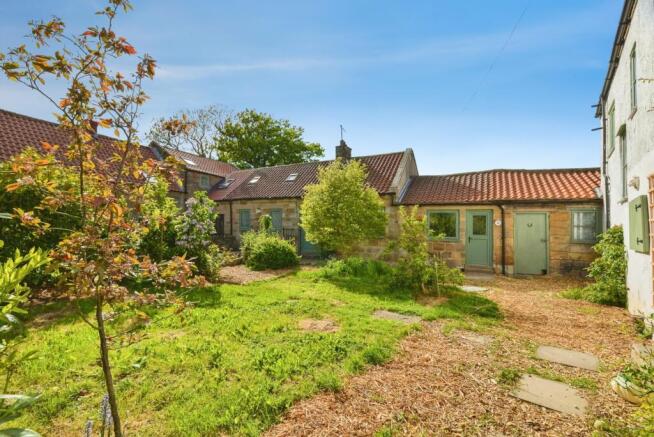 7 bed Link Detached House for sale Image 8