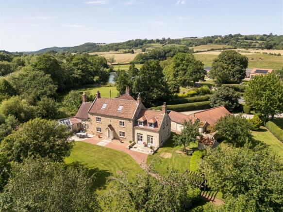 5 bed Country House for sale in south holme