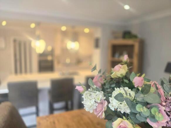 4 bed Semi-Detached for sale Image 10