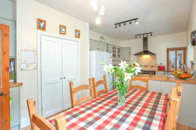 Kitchen 1.jpg