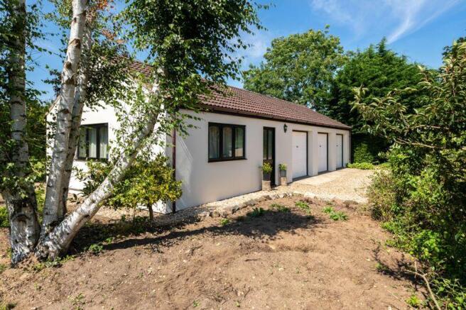 Garages & Annexe