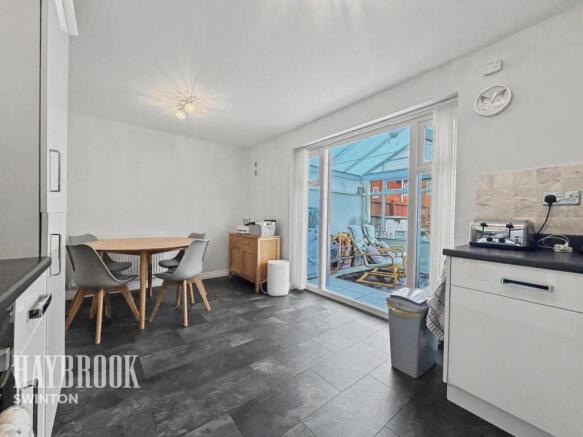 3 bed Semi-Detached for sale Image 11