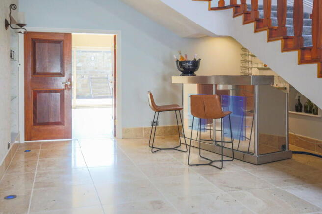 9 bed Detached for sale Image 9