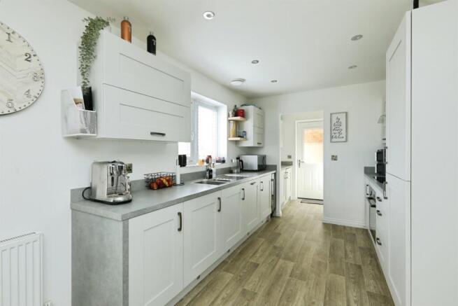 4 bed Detached for sale Image 6