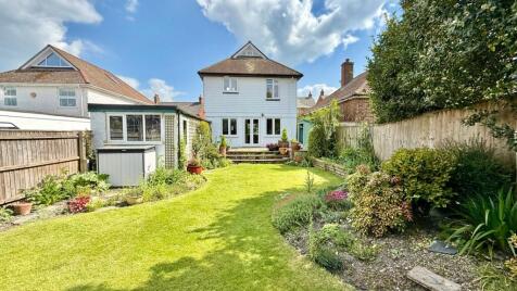 North Close, Lymington, SO41