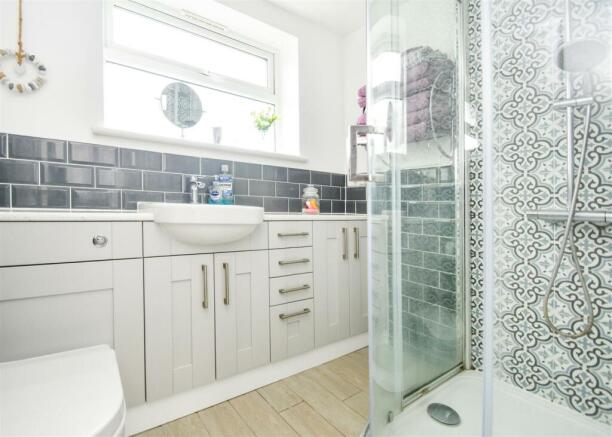 76 Chillington Drive - En-Suite Shower Room.jpg