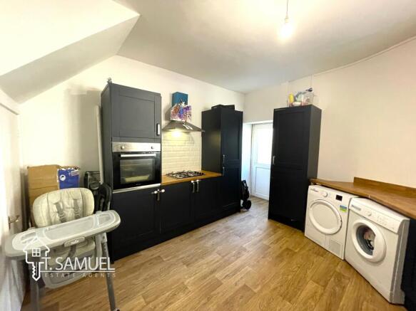 Kitchen 3.JPG