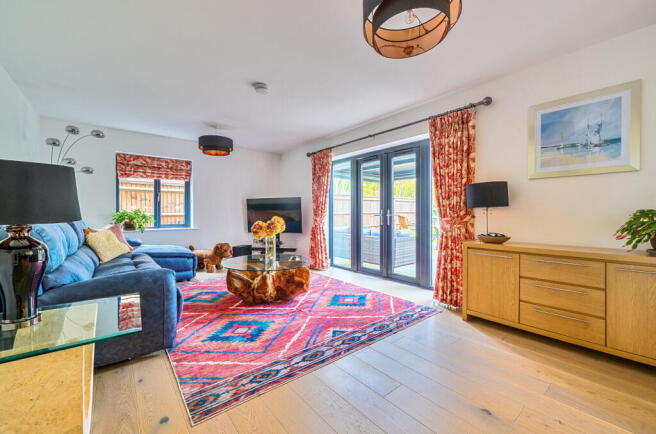 1373467-1-690b4ed...