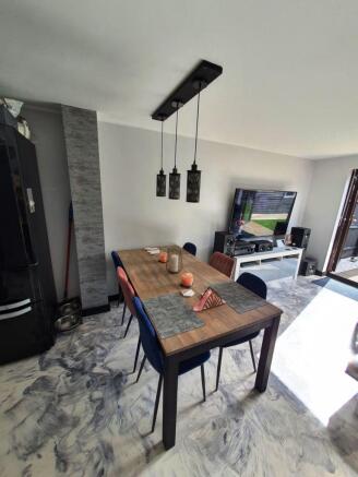 DINING/FAMILY AREA
