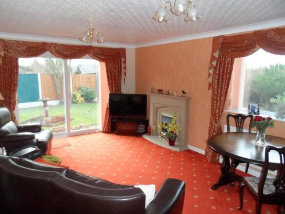 LOUNGE/DINER