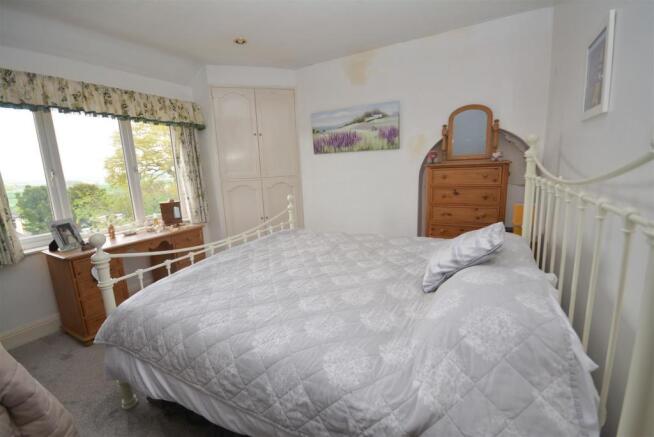 Bedroom 1.jpg