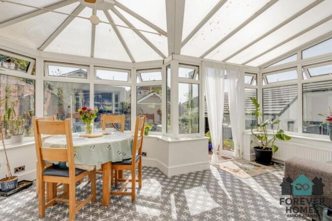 5 bed Detached for sale Image 12