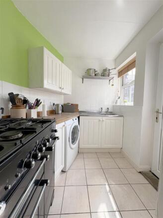 4 bed House for sale Image 4