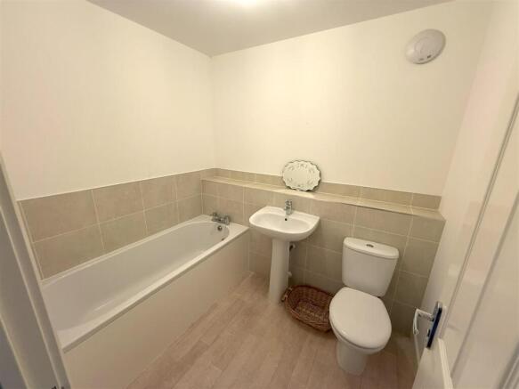 3 bed End of Terrace to rent Image 9