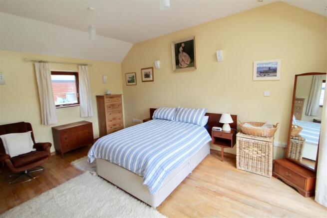 Master Bedroom 2.jpg