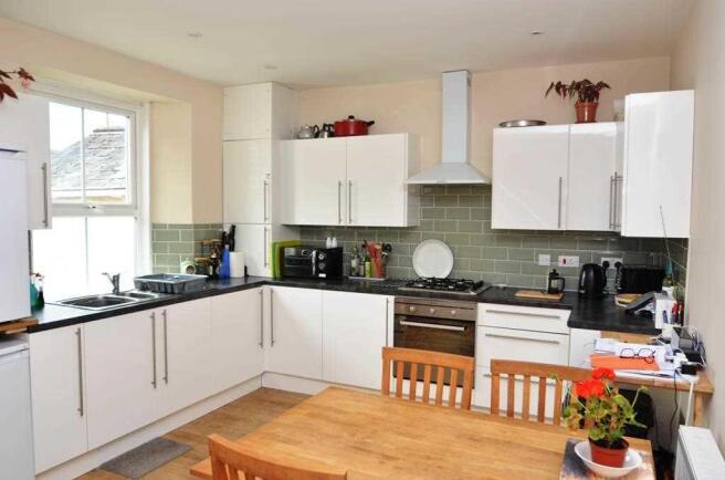 KITCHEN/DINING ROOM