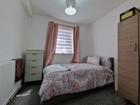Bed 2.jpg